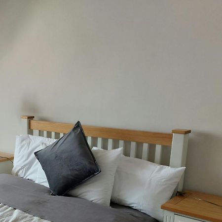 Cathedral Court Apartment เอนนิส ภายนอก รูปภาพ