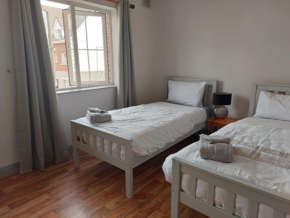 Cathedral Court Apartment เอนนิส ภายนอก รูปภาพ