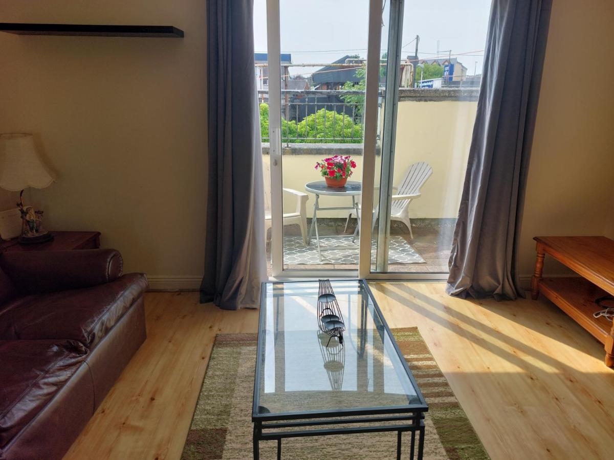 Cathedral Court Apartment เอนนิส ภายนอก รูปภาพ